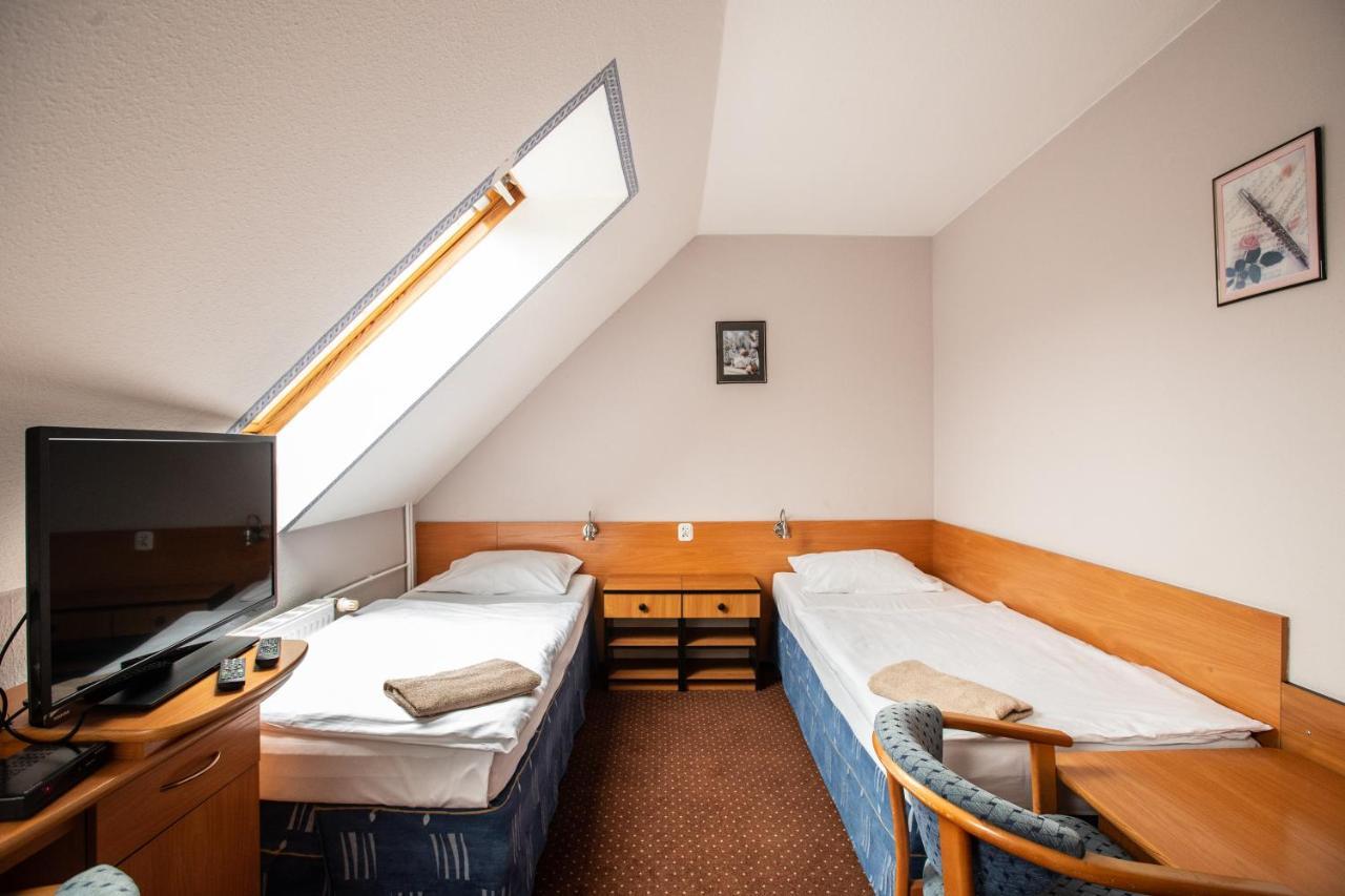 Hotel Margo Cedynia Bagian luar foto